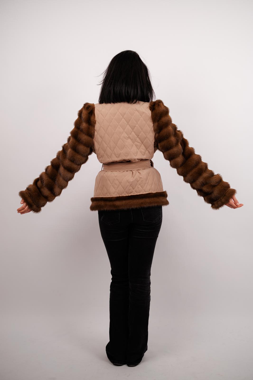 Geaca Blanǎ Petra