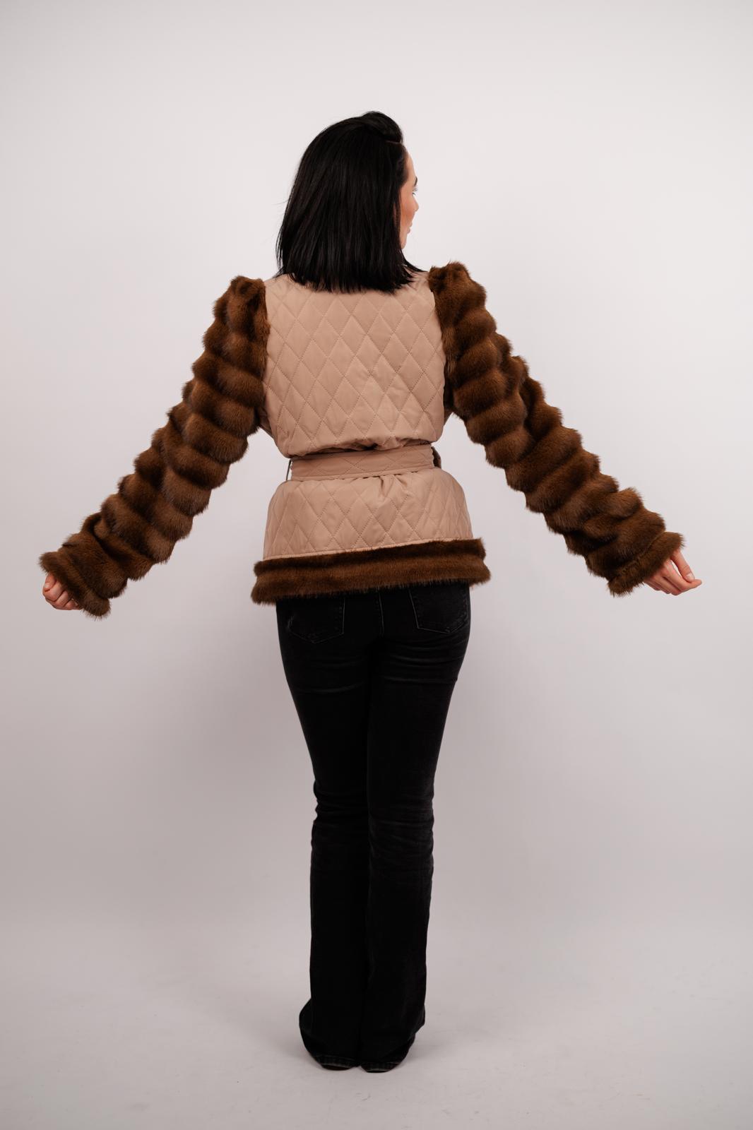 Geaca Blanǎ Petra